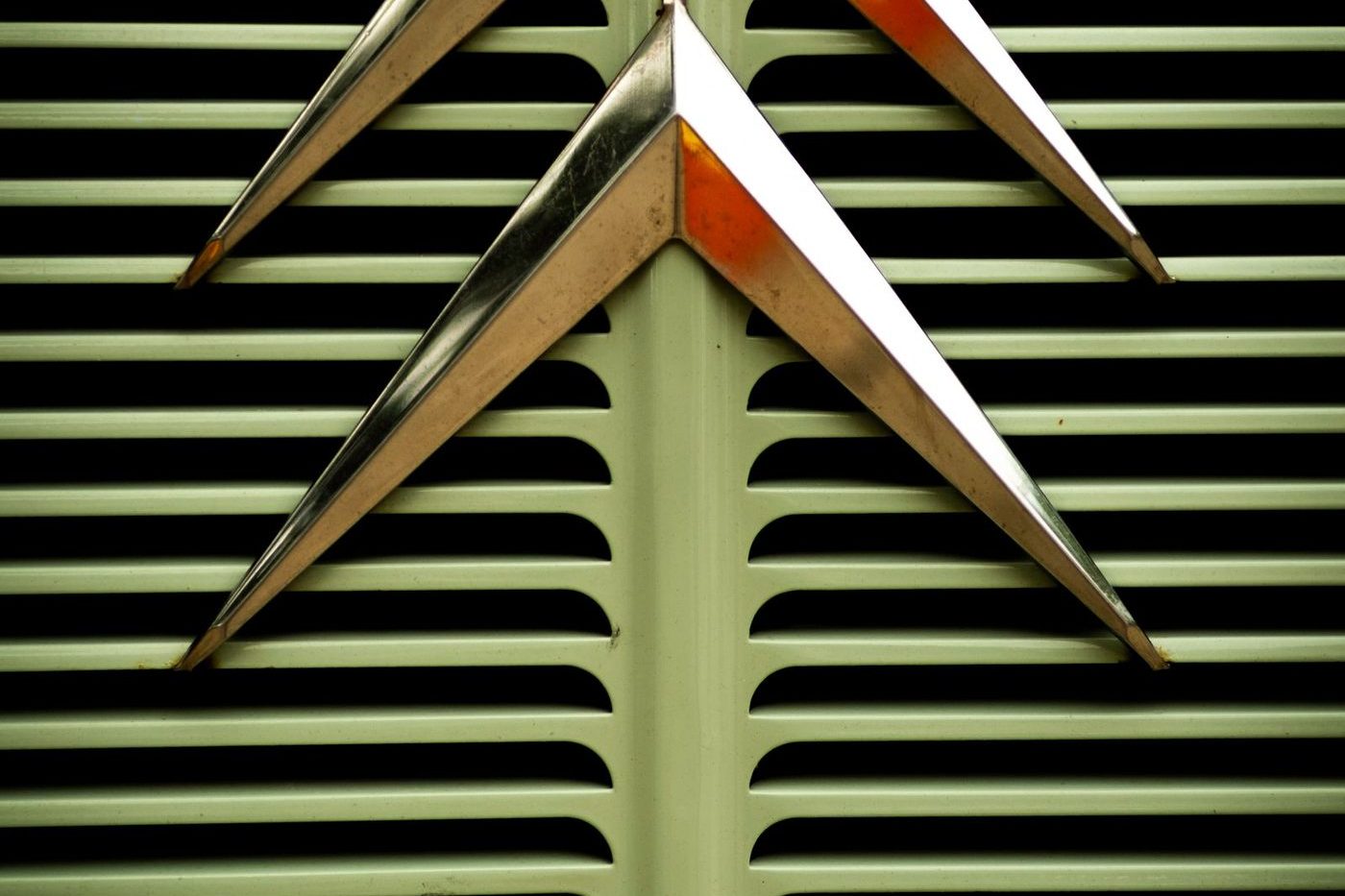 Citroën double chevron on the ribbed grille of a vintage van
